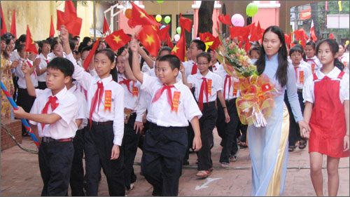 ການເຄື່ອນໄຫວສະເຫຼີມ ສະຫຼອງວັນຄູຫວຽດນາມ 20/11